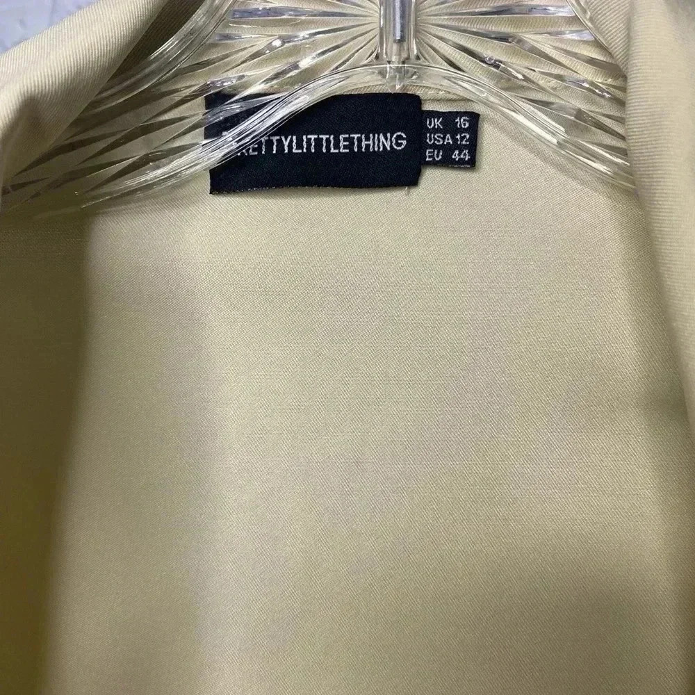 Pretty Little Thing Stone Oversized Drapey Button Detail Blazer - Picture 5 of 5